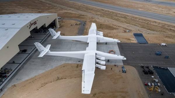  أكبر طائرة في العالم مصممة لإطلاق الأقمار الصناعية P_5226fpzy1